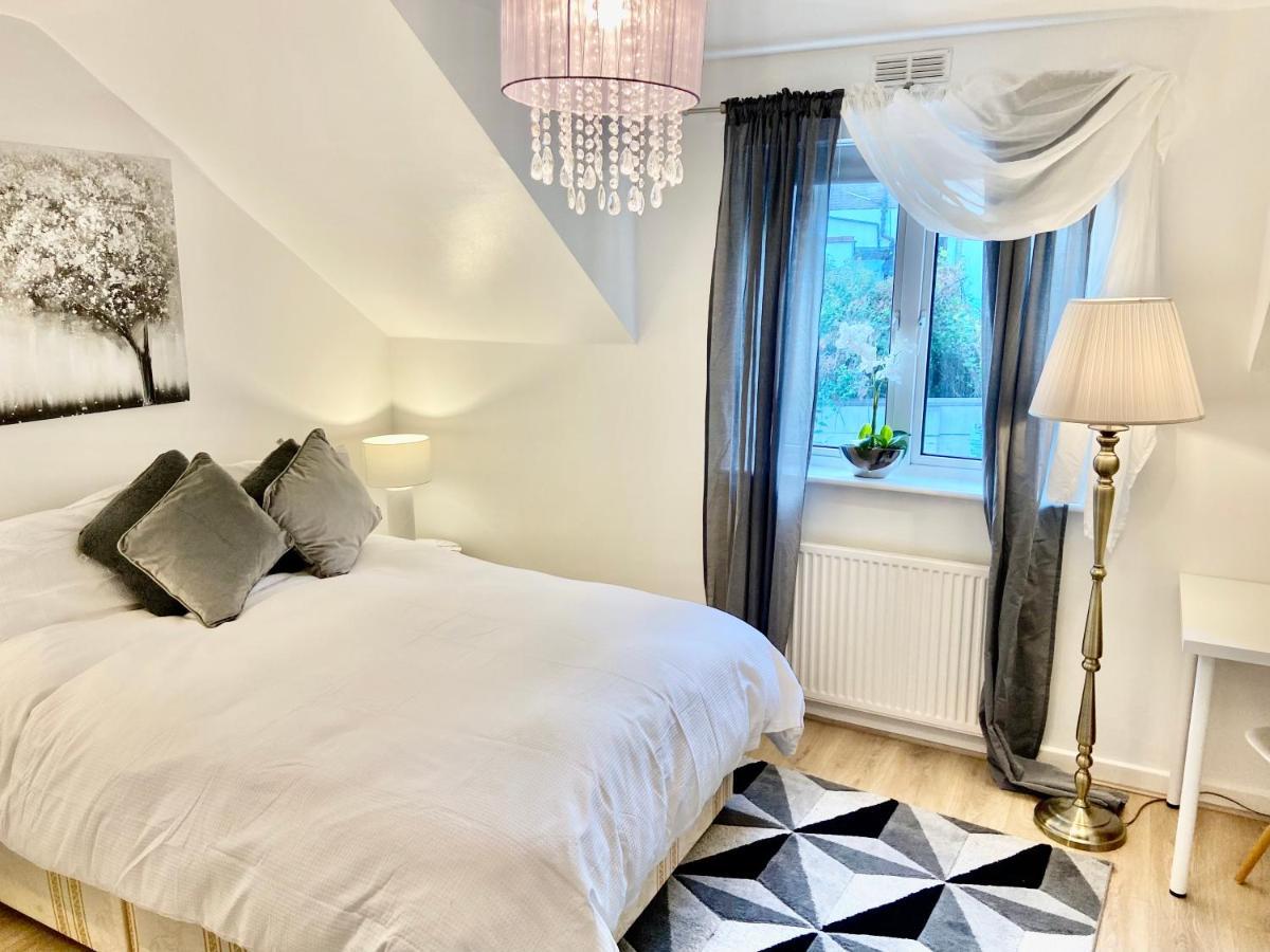 Apartment Studio Self Contained, Newly Furbished London